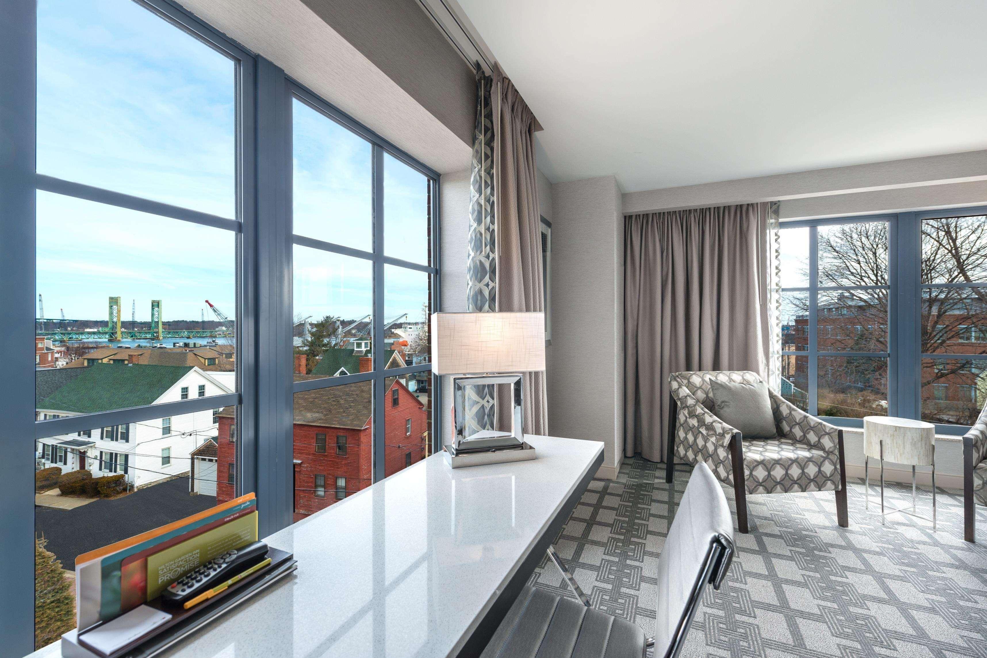 Hilton Garden Inn Portsmouth Downtown Exterior foto