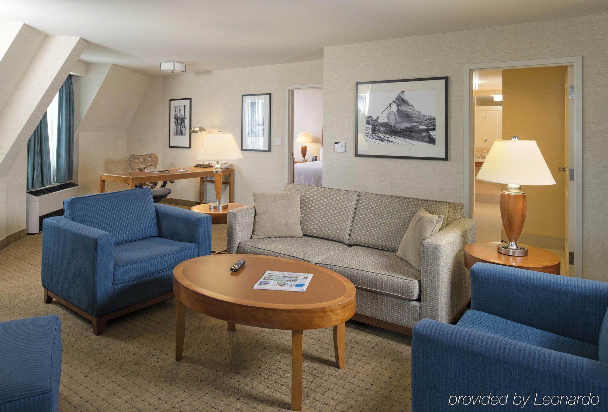 Hilton Garden Inn Portsmouth Downtown Exterior foto