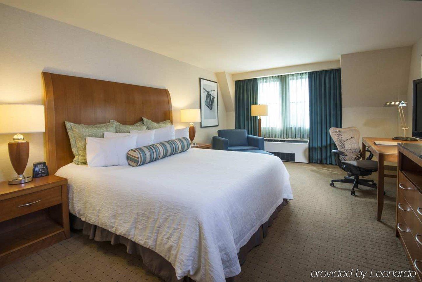 Hilton Garden Inn Portsmouth Downtown Exterior foto